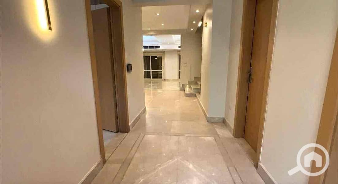 10 2b831e5a-1b93-487b-8e82-102f643f40ef. jpg