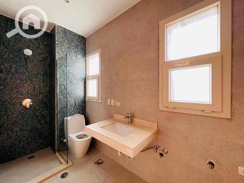 13 86b477e3-3d67-415f-8eb9-898f527cd632. jpg