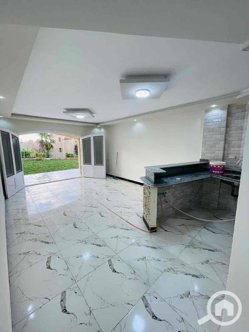 4 d5e92775-c340-444e-9af7-dd3bc54e810f. jpg