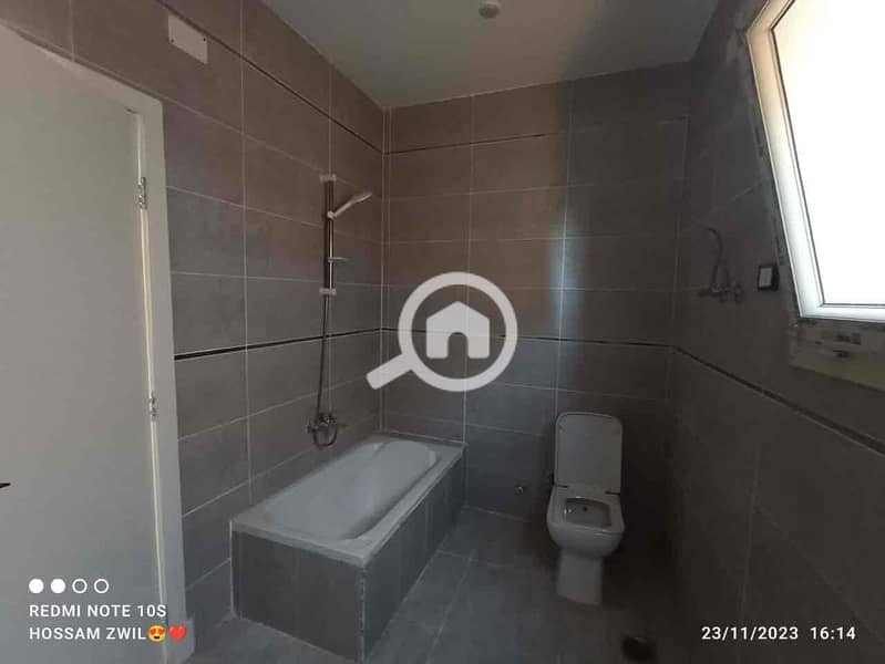 10 4f363b34-af1e-480c-9e60-bd253f56edb1. jpg