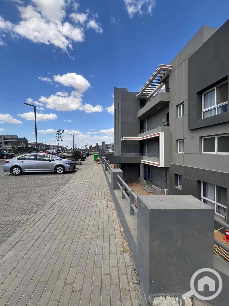 4 ff8281ca-bdbc-4fb4-8d5b-d70c474ba0e5. jpg