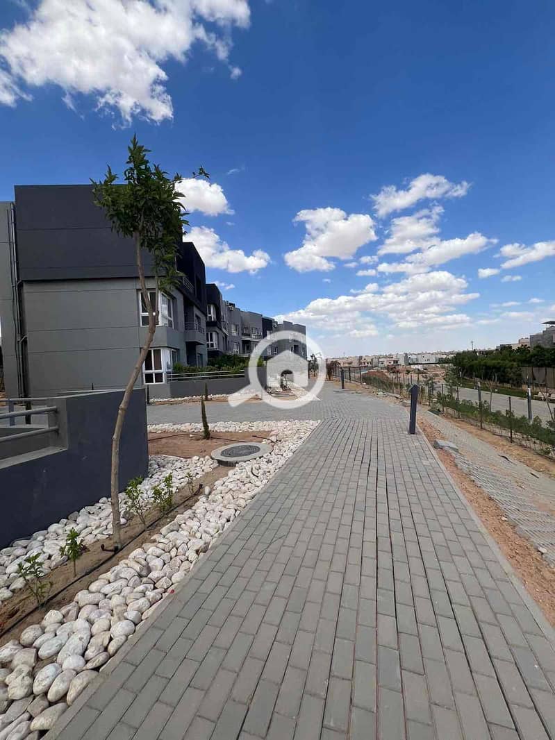 5 29b93c19-0b6b-43f8-9abc-a33d232b2f1e. jpg