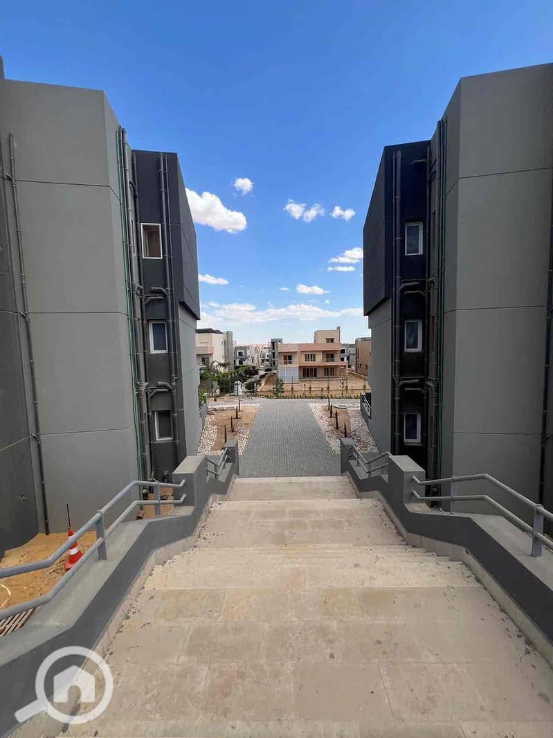 8 d5677e9e-85af-4c1c-a3de-372a05f47059. jpg