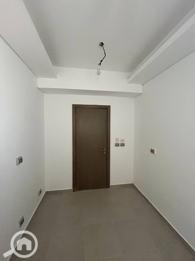 3 ec396793-02bb-46ad-ad15-4205ca3a1057. jpg