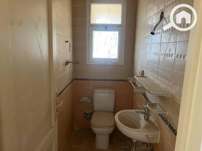 12 bfa74972-bd20-4dc5-8a23-5b70ed33d517. jpg