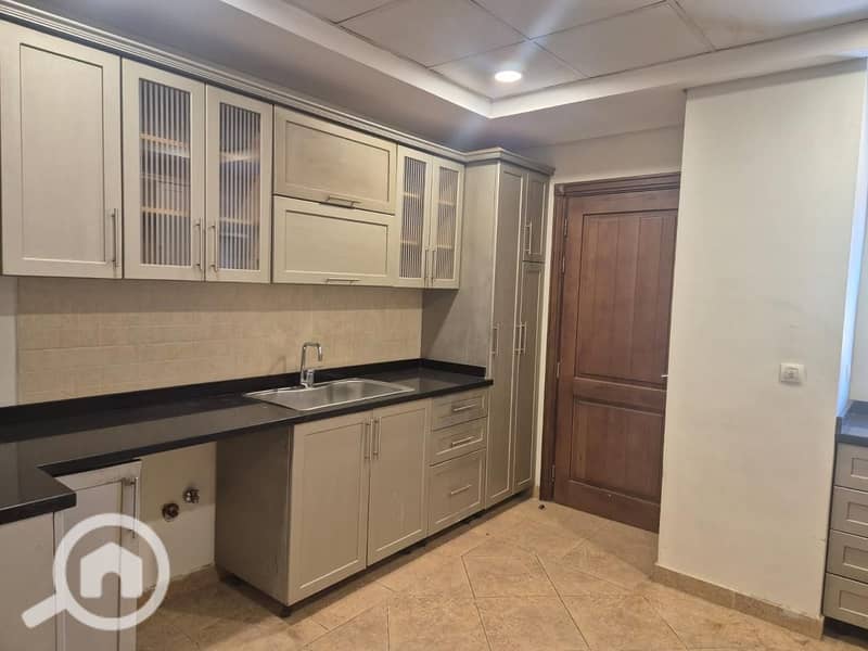 11 a83391d6-16ab-4384-9562-92e51841cad0. jpg