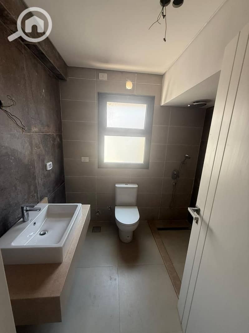 11 09510660-b490-4274-b870-4958c2a2d371. jpg