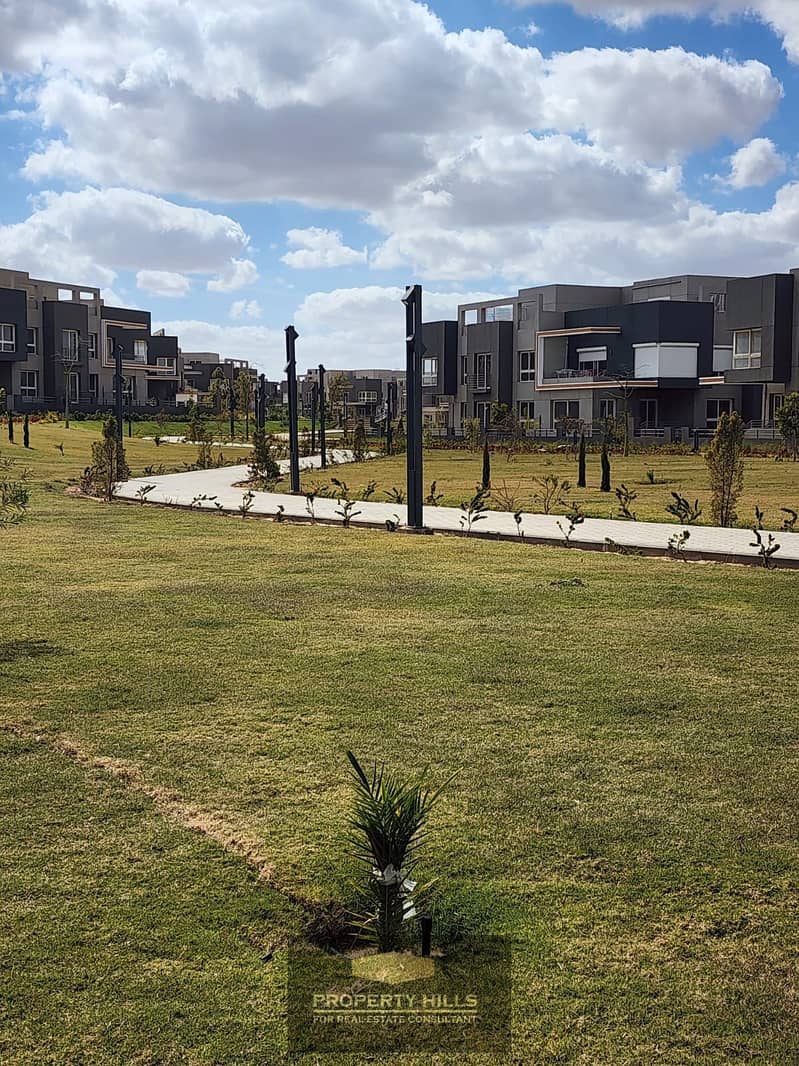 12 4b9d90dc-97a7-4667-baf0-f1b78f070883. jpeg