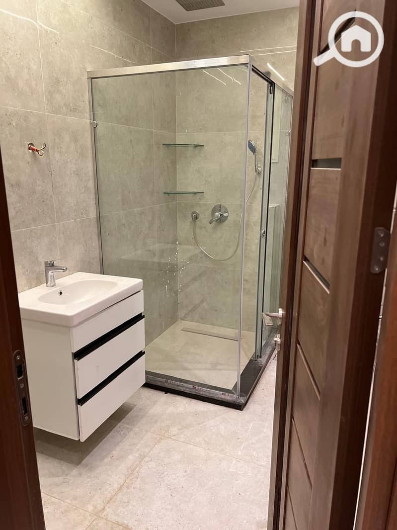 4 ace09d56-2b9b-467c-b4ee-cb1bbd9e3593. jpg