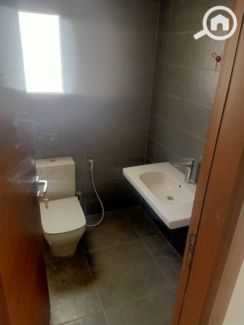 6 4fdca4c5-c12b-4e6a-bf64-f82883aed7c0. jpeg