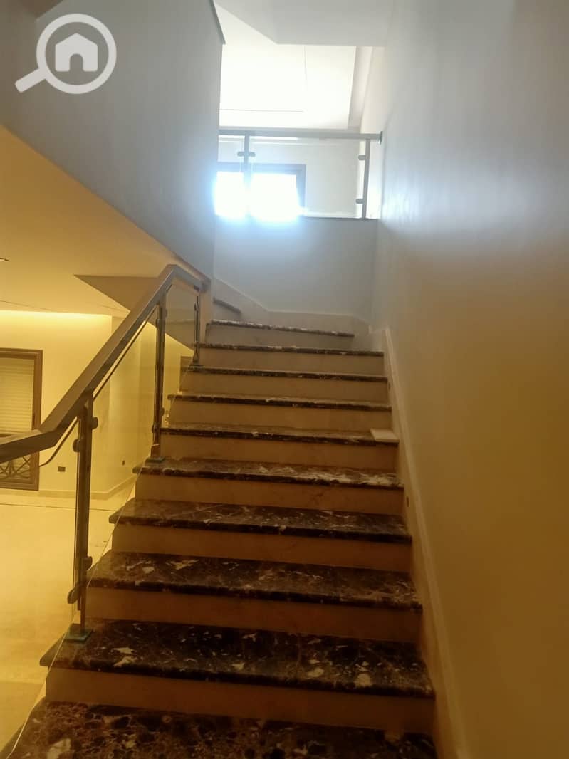 12 8189c36d-edde-42ac-826d-95c33514e99a. jpeg