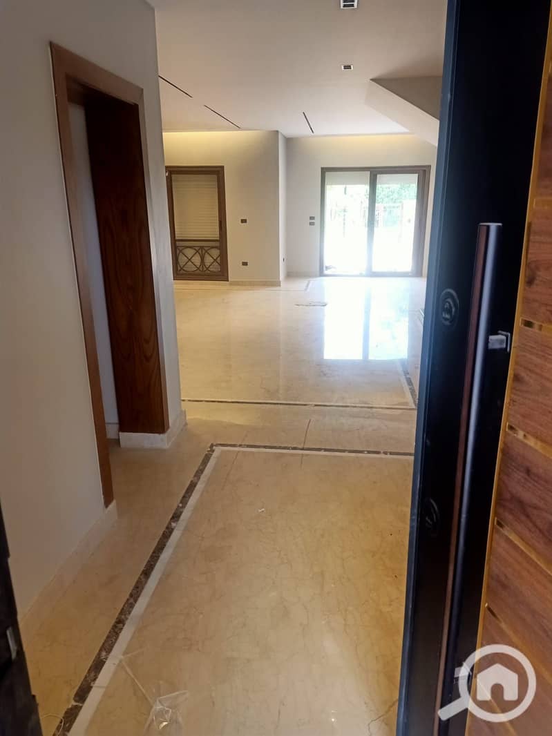 18 e857dd25-6352-47a9-9eb0-a49f6d9b0404. jpeg