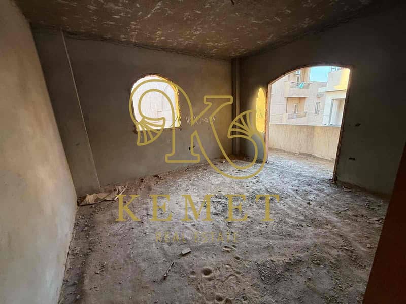 11 043e772f-741c-47b9-b354-c2c37ad3bfa9. jpg