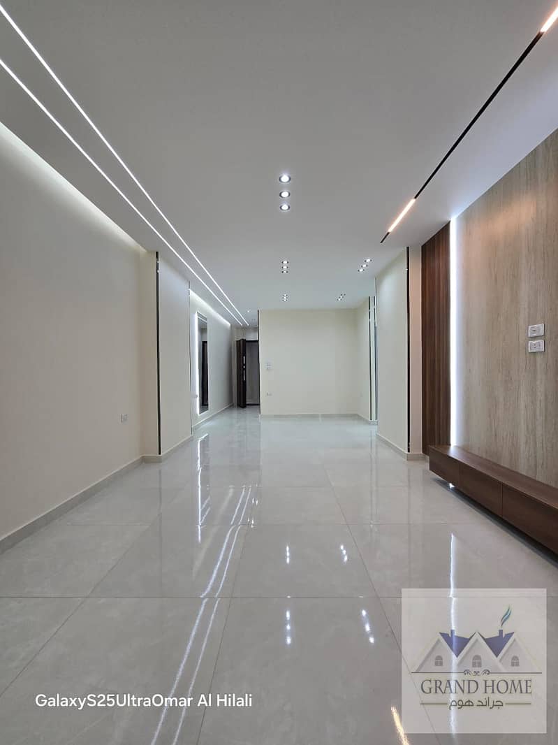 4 42b6eb1f-146c-496a-a9bb-f92b5d4b87fa. jpg