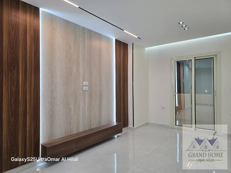 12 af5f67e5-6fe4-4b3e-90c8-0aae1c5f2436. jpg