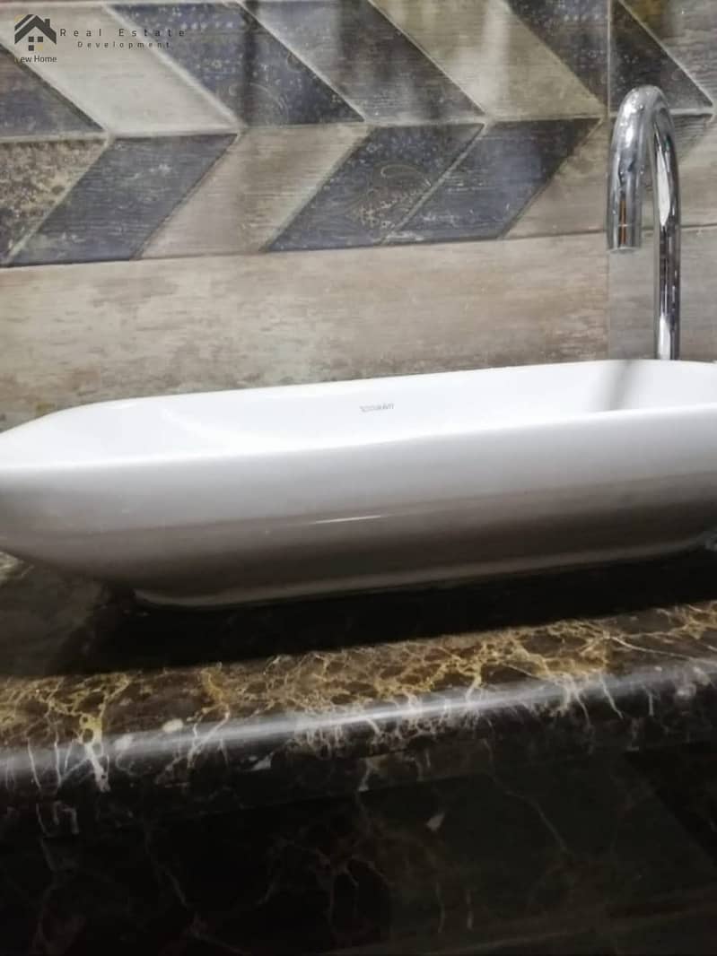 10 c8871857-6200-40a0-9512-16a6f7e15183. jpeg