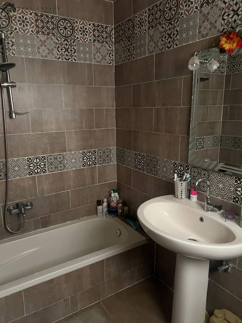 12 WhatsApp Image 2025-10-06 at 12.34. 29_533cea54. jpg