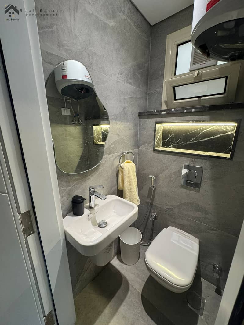 21 WhatsApp Image 2025-10-08 at 15.49. 03_475bbaaa. jpg