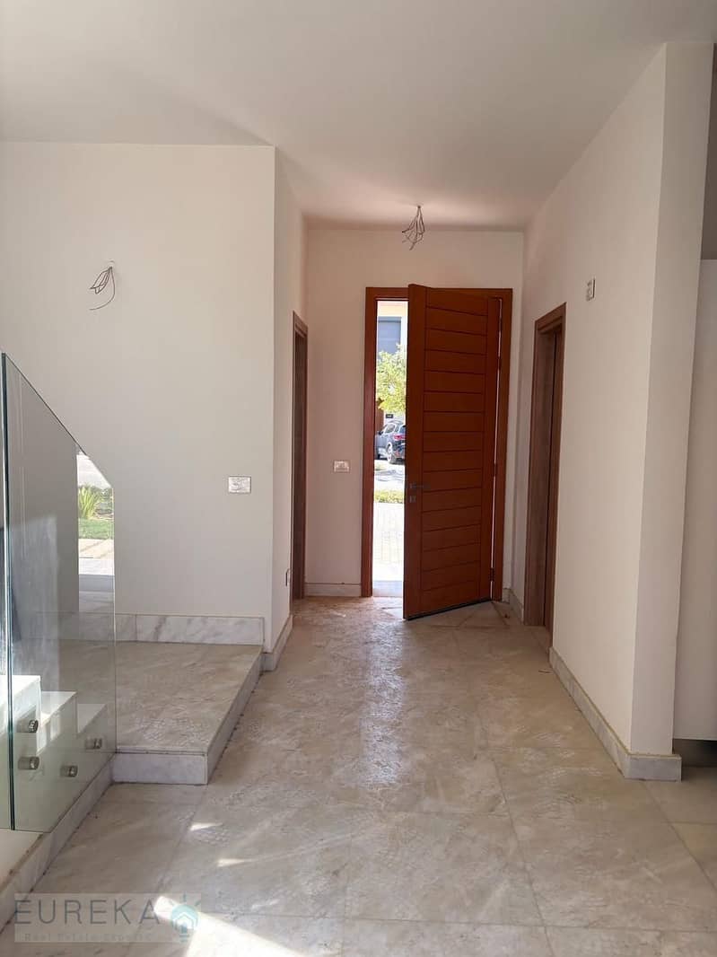 2 00fb736e-1158-4627-ba2a-8774c9d68aed. jpg