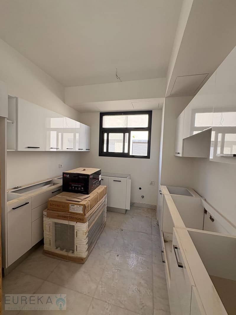 12 8754a233-fa2f-437d-b8ef-3620d70ad066. jpg