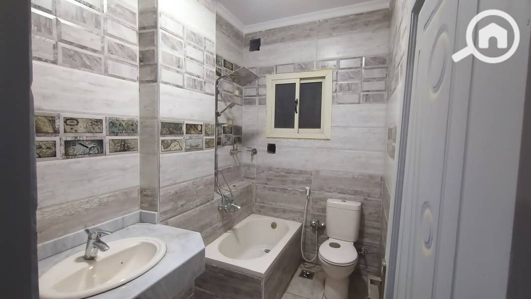 4 4e77bf12-7f15-492b-b2b9-786956a23bf5. jpg