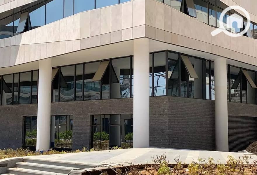 4 store for sale in The Polygon mall. jpg