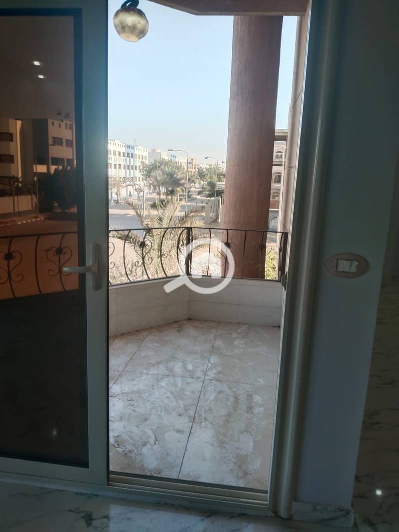 6 6b05718e-68e9-4f42-a8b3-7b78a3f9c91d. jpg