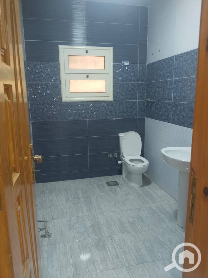 10 a24ce534-6659-45e0-bd73-04618f7e6a59. jpg