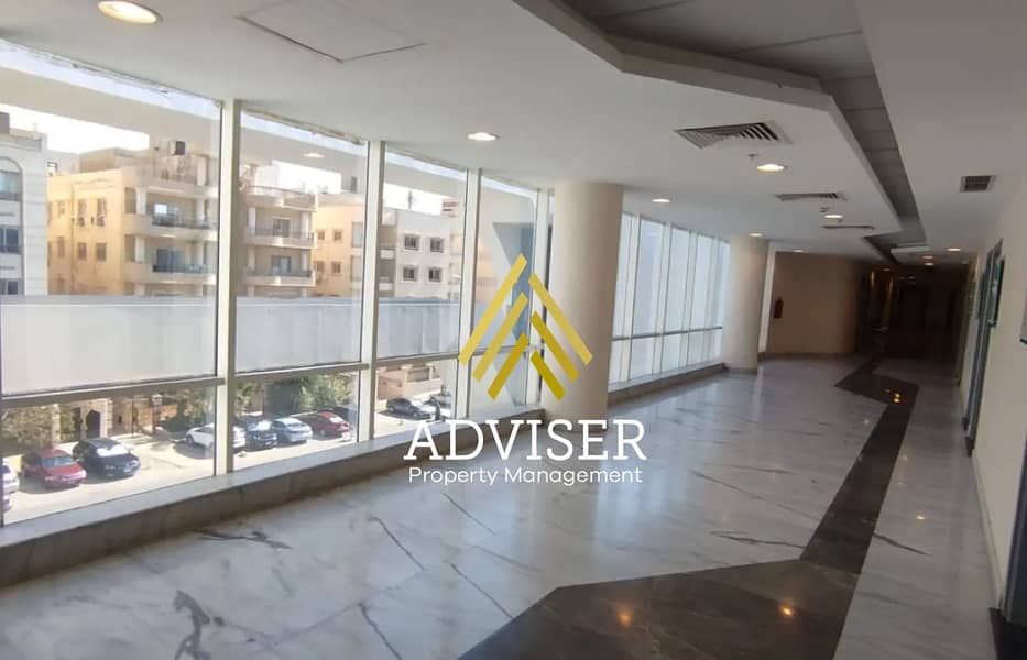 3 8125215-b15f9o. jpg