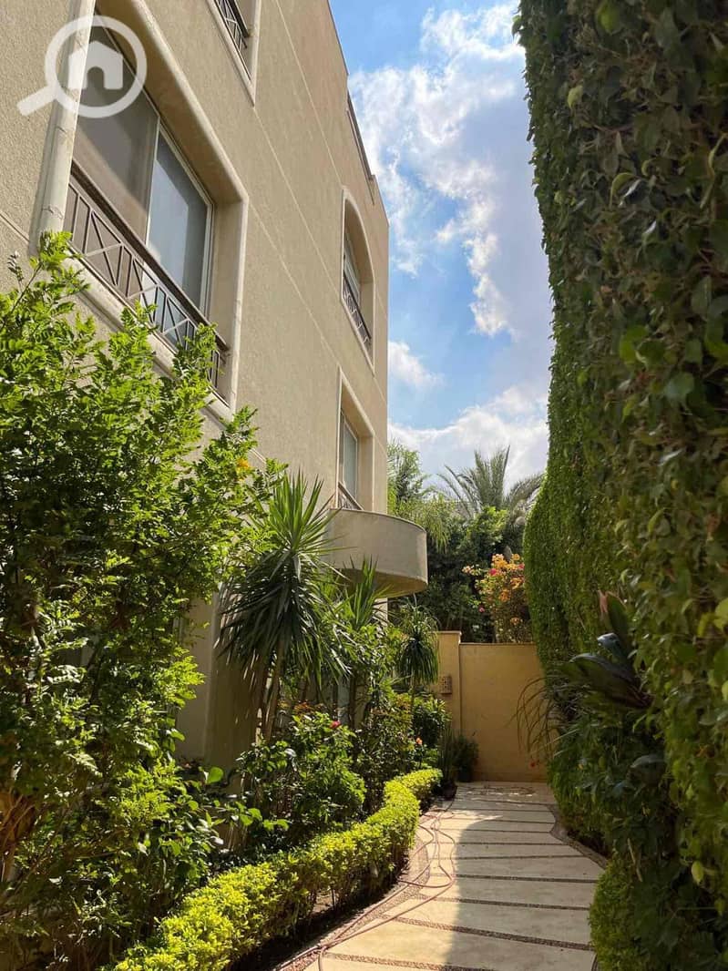 8 6e917050-2a1f-4f95-bc8e-691413d804cd. jpg