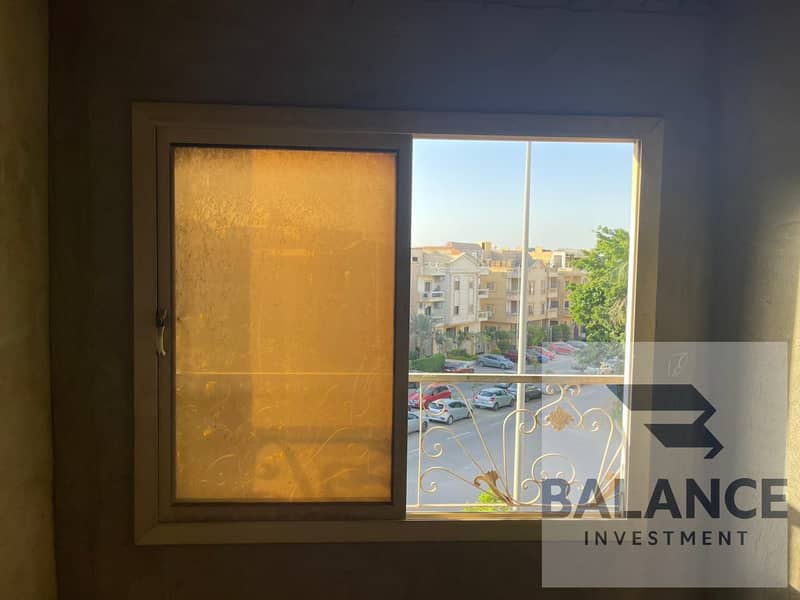 10 b0d3f45e-7823-4f00-8d98-9b3d20fe7633. jpg