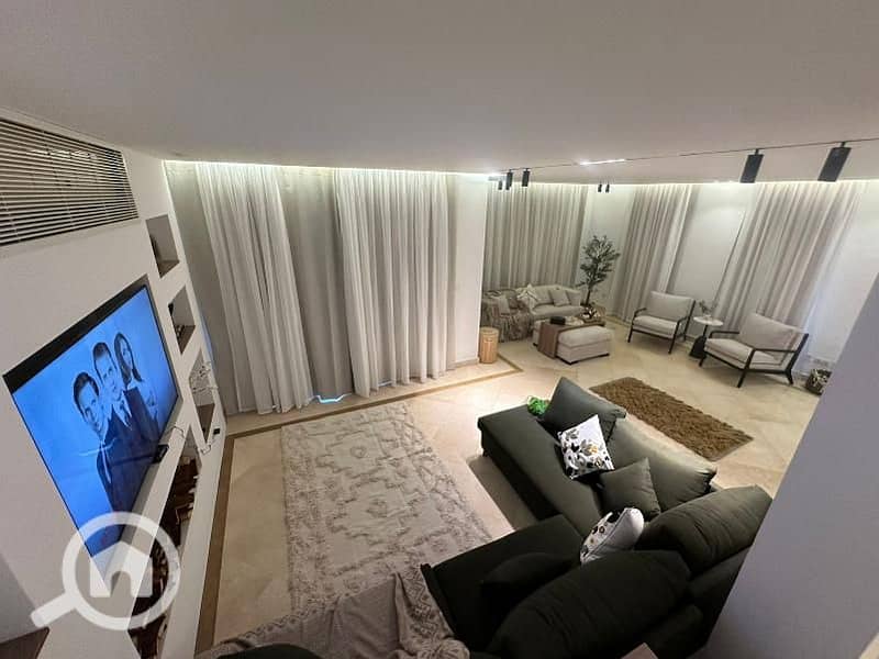 9 65f80b61-1795-4f60-8de5-cf511a9e7a27. jpg