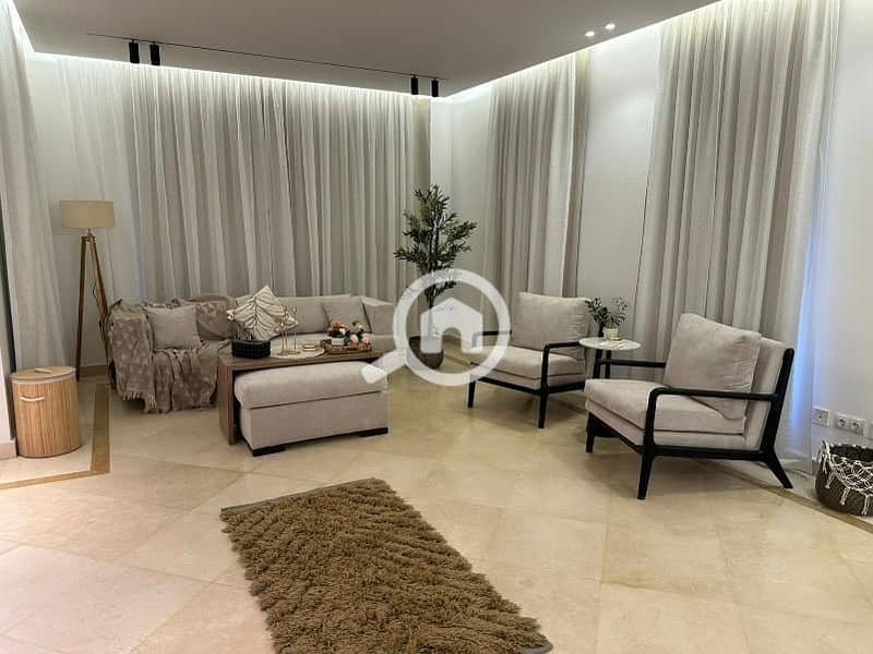 11 526b0fcb-5a7d-46c6-9deb-fcaafb5a8048. jpg