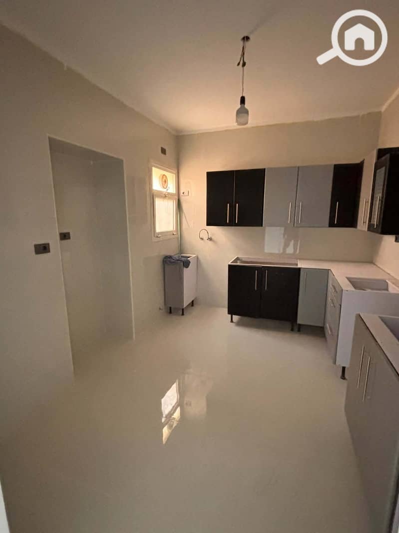 4 ac82255d-89fc-4a1f-aa71-80a93ce0cb3b. jpg