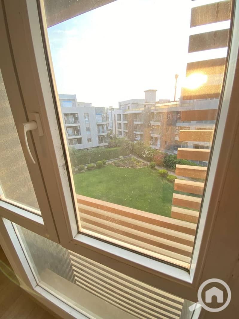 12 a4bf7e5e-db99-442a-80a5-920ae74b9737. jpg