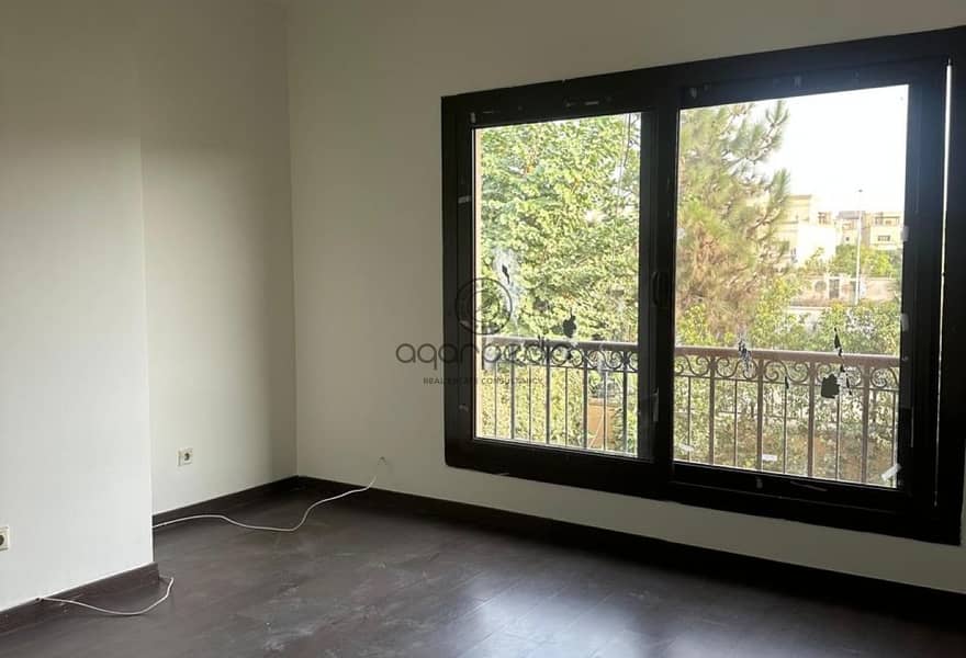 2 1db73247-3ffb-49e2-a8fb-22f058c88f3d. jpg