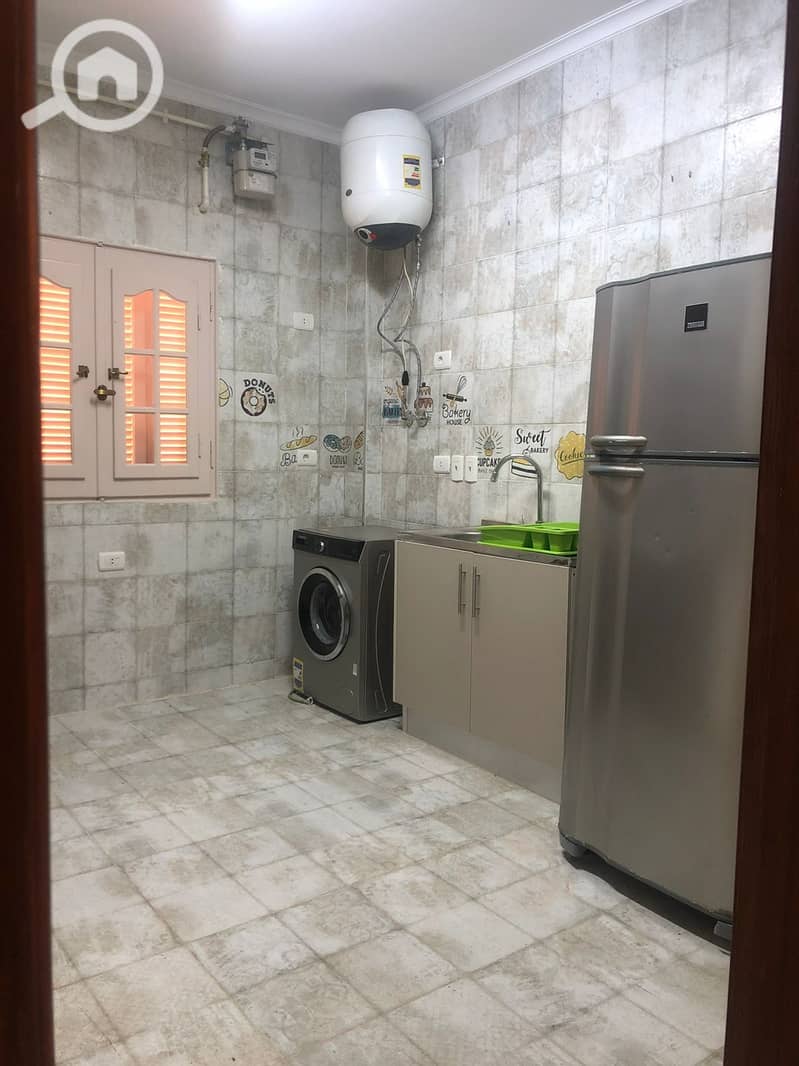 10 77c9d17d-3f71-4cc3-b71e-e3b825d3f4a3. jpg