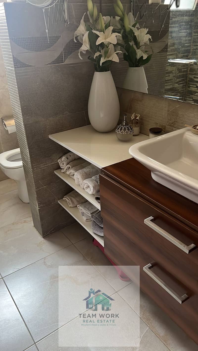 10 98b560f5-6f39-4624-872a-55e3a60cbfe9. jpg