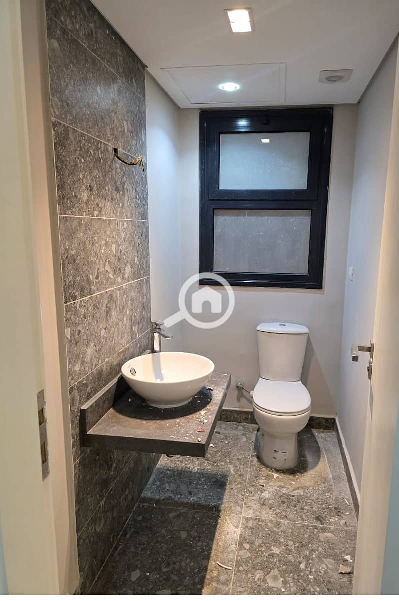 10 WhatsApp Image 2025-09-16 at 14.57. 42_1c8e7b95. jpg