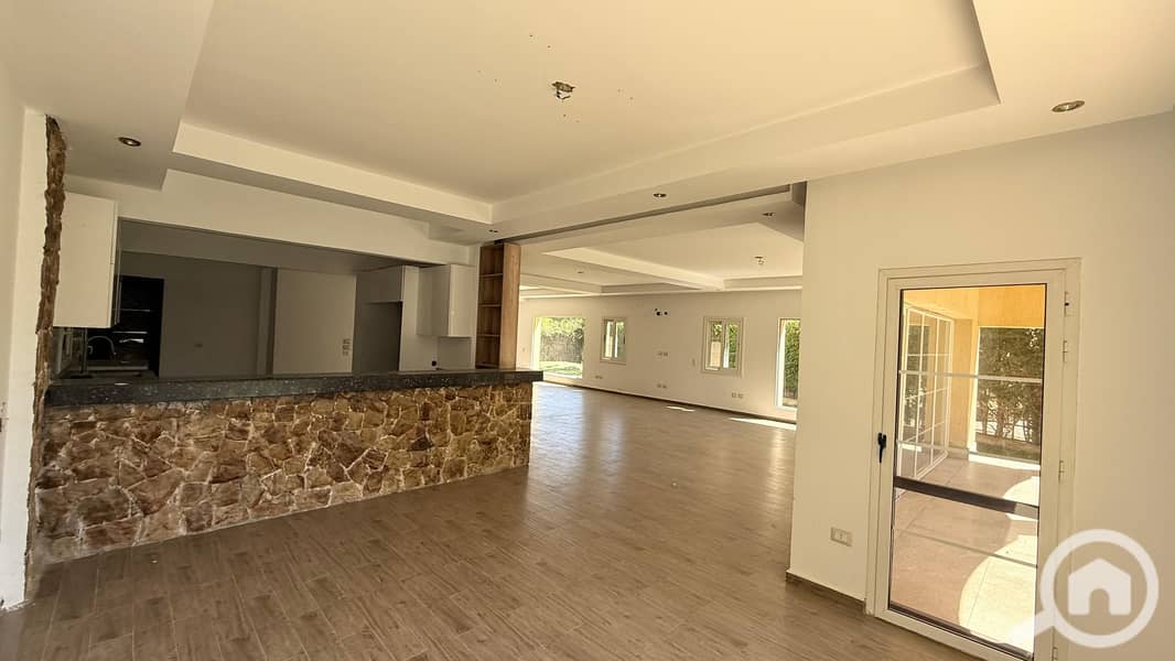 8 23d858fc-4950-4180-8a0a-a3d1b526441e. jpg