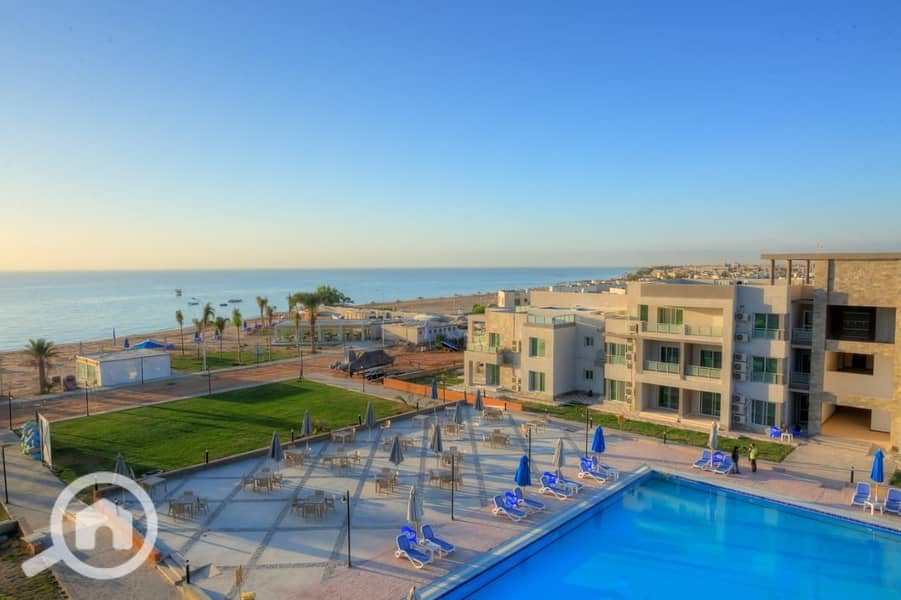 13 DZgPHUYvuvlJzQgXAX0S--default. jpeg