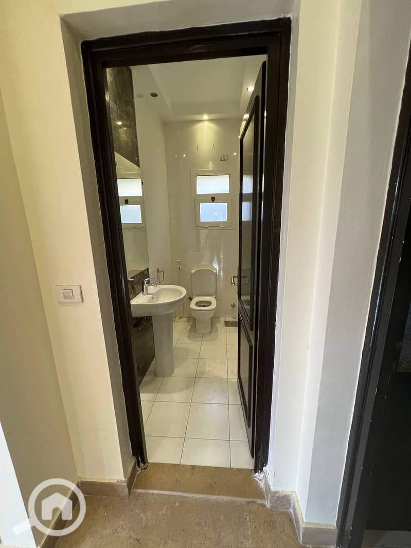 3 02fc0f56-868f-4c13-b561-ee1aeca18546. jpg