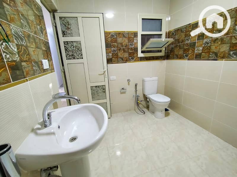 8 b83346a0-ffe7-4df9-a3b6-6370f1dca9aa. jpg