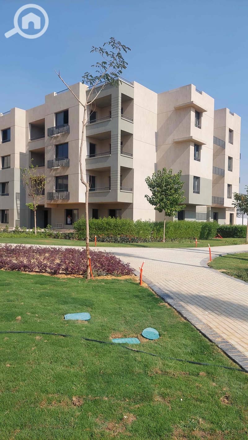 10 dd83e9a6-f226-48c3-938a-842d9eca1ba6. jpg