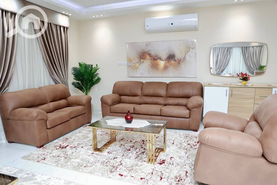 10 81dfaf73-93c3-4e9d-98d6-804ca3c3f46b. jpeg