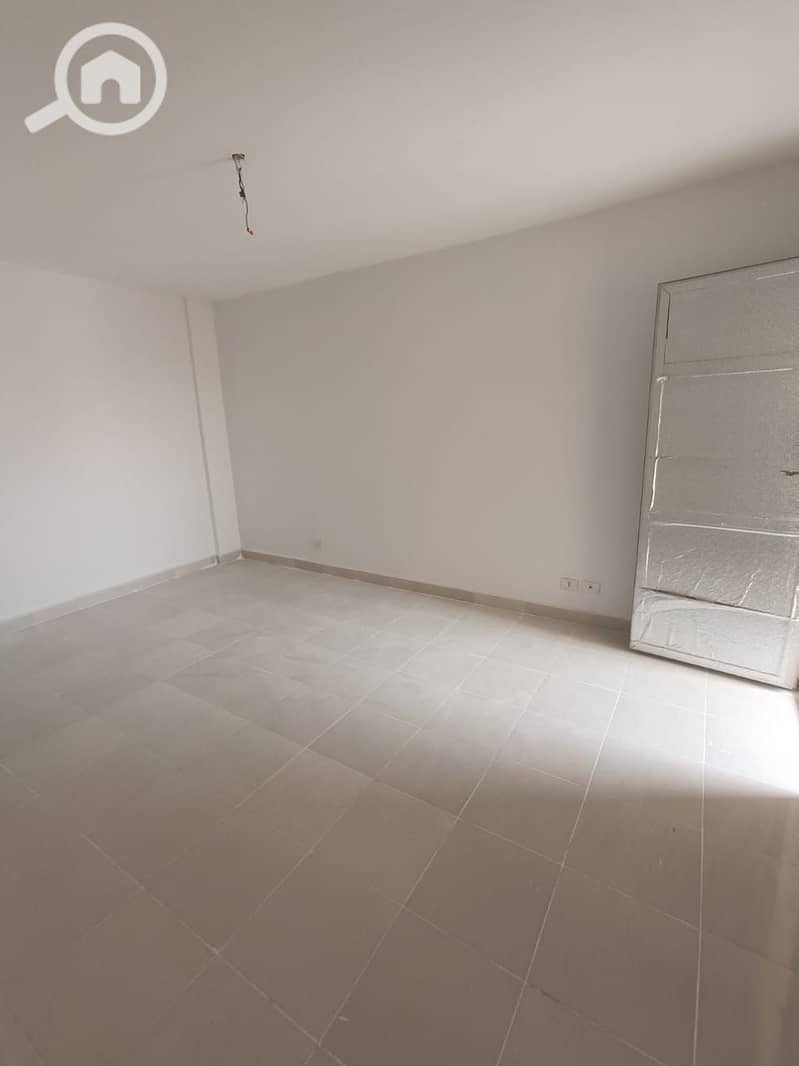 2 5d04b8d7-51ca-4fb3-8445-a79412ded8db. jpg