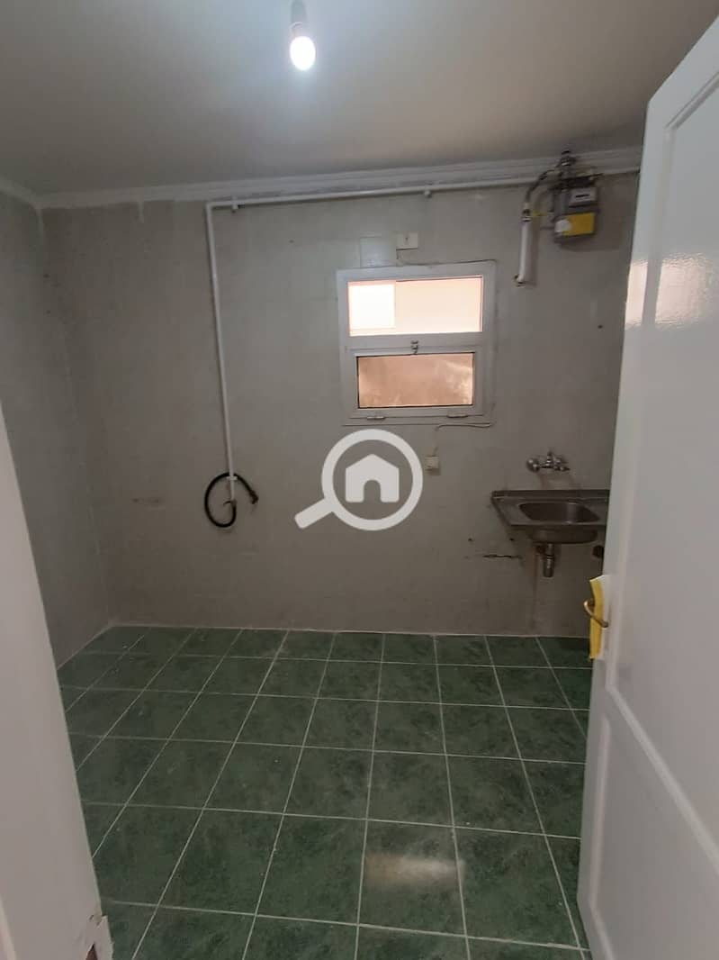 12 b93f7c5c-3da7-45d4-85a8-018f63b6e796. jpg