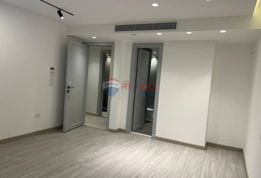 4 609a40ec-dddd-478e-99b1-6b9d94f9bfe7. jpg