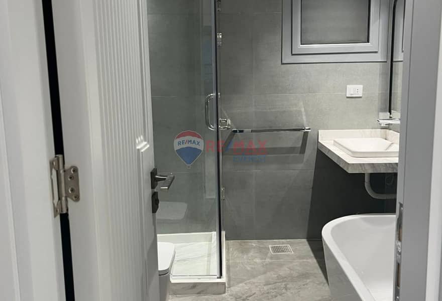 7 cb27b8be-3289-4c0e-a8f0-c14c1c24f7cc. jpg