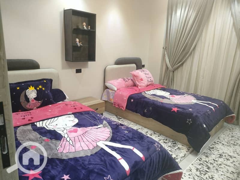 3 10f4df5c-b8b1-47b6-a46d-0c5dcb979861. jpeg